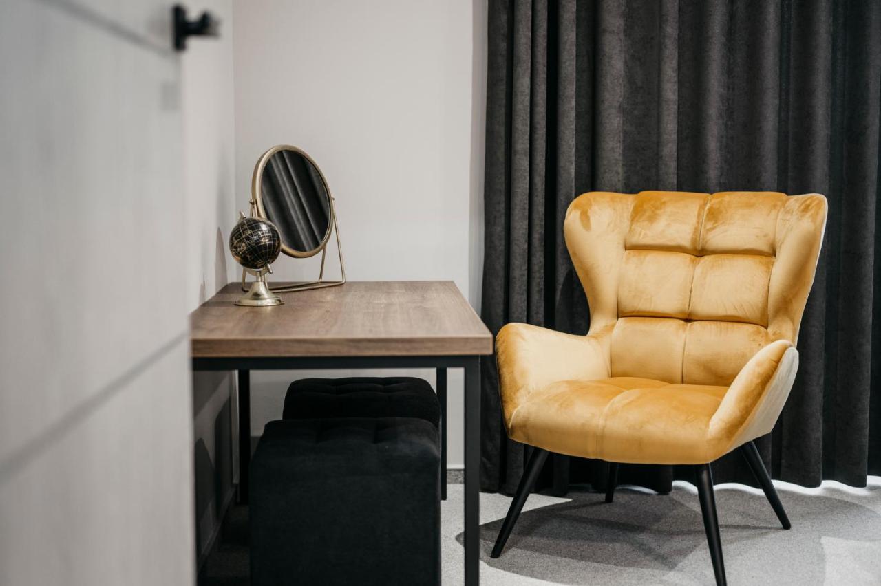 Apartamenty Park City Ostrow Wielkopolski Bagian luar foto