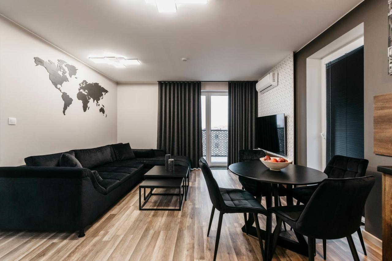 Apartamenty Park City Ostrow Wielkopolski Bagian luar foto