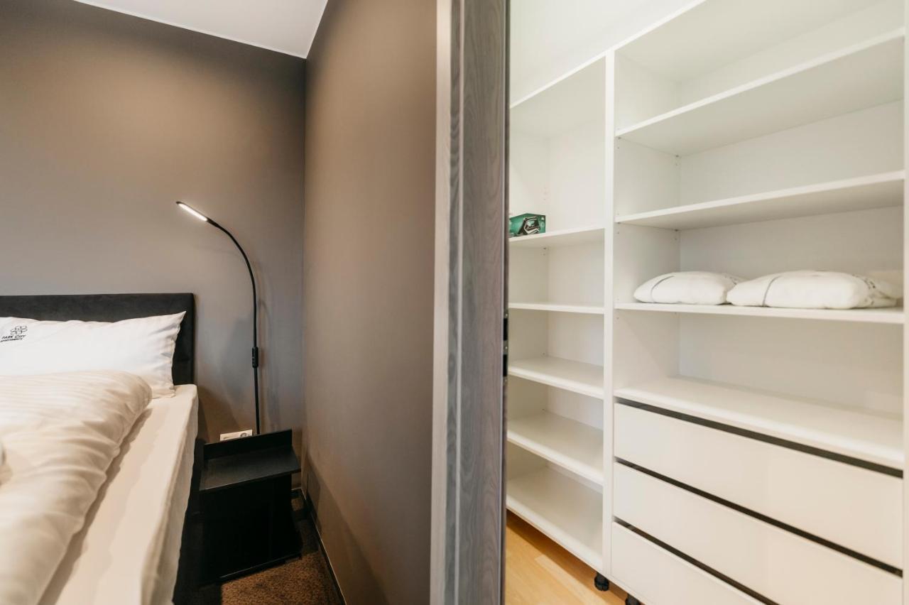 Apartamenty Park City Ostrow Wielkopolski Bagian luar foto
