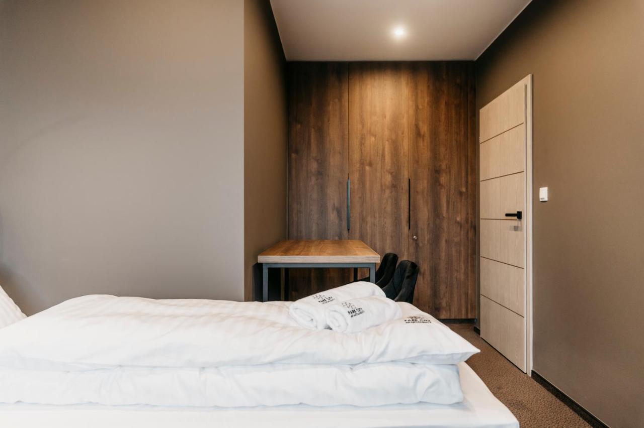 Apartamenty Park City Ostrow Wielkopolski Bagian luar foto