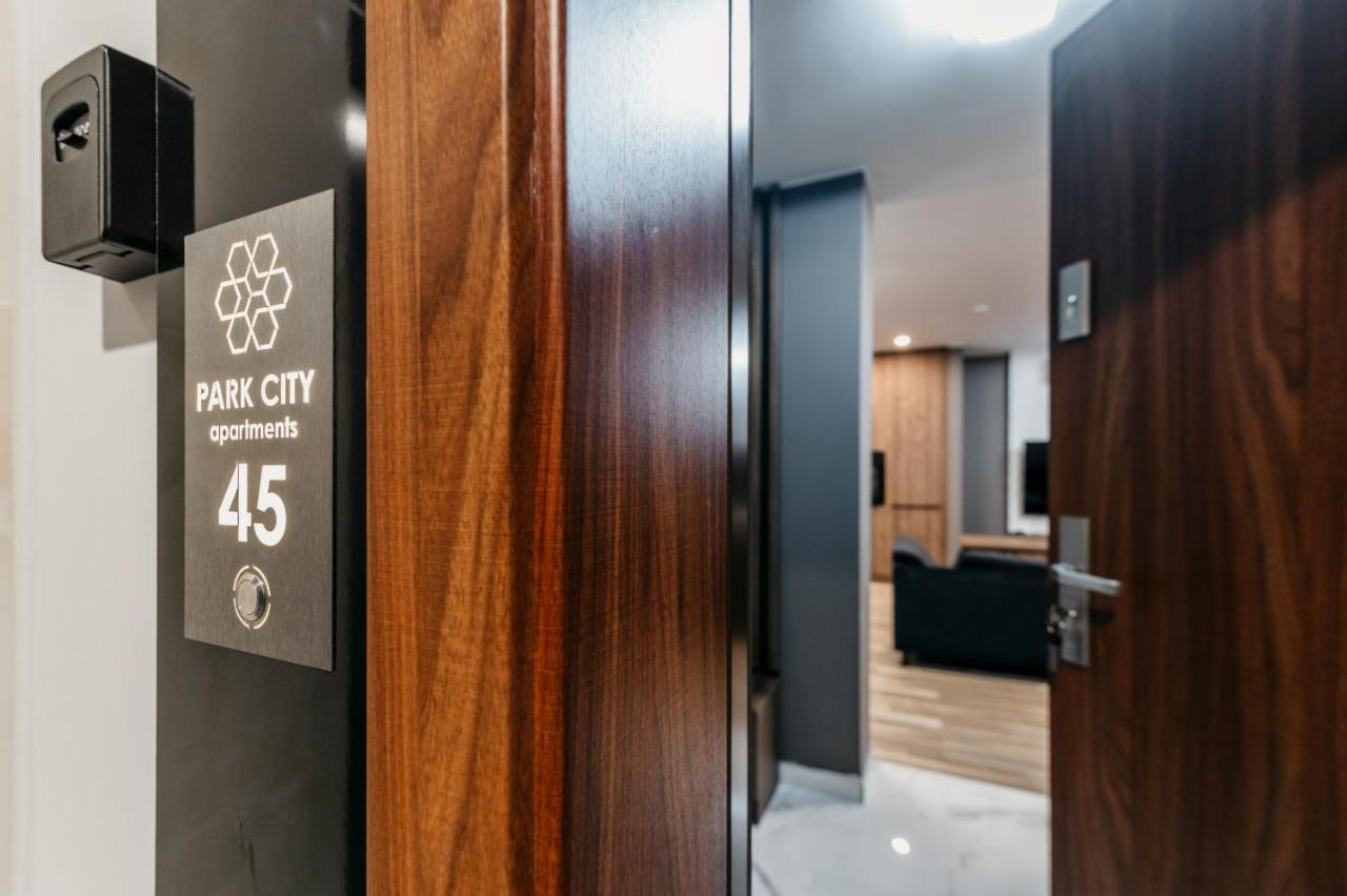 Apartamenty Park City Ostrow Wielkopolski Bagian luar foto
