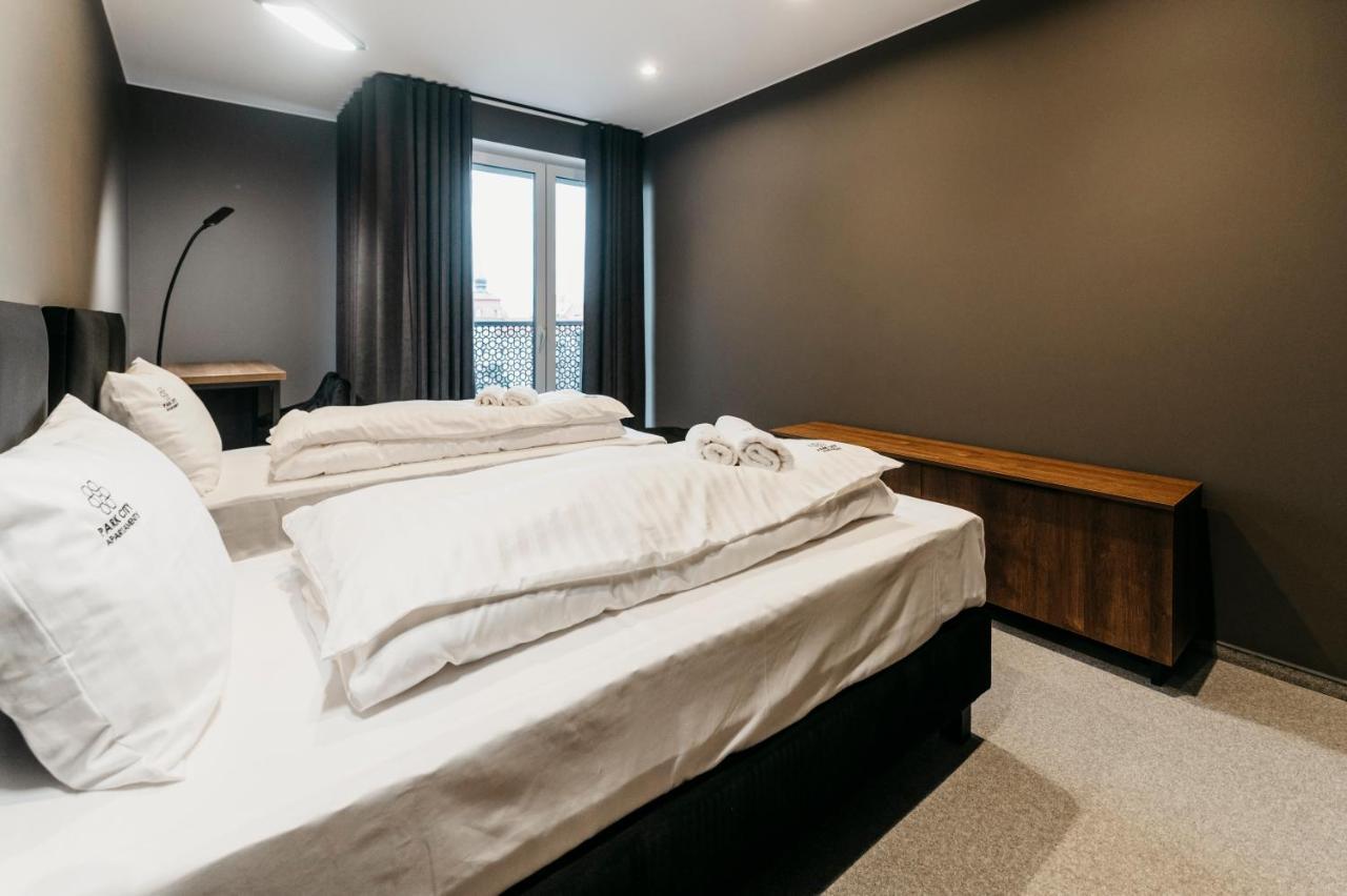 Apartamenty Park City Ostrow Wielkopolski Bagian luar foto