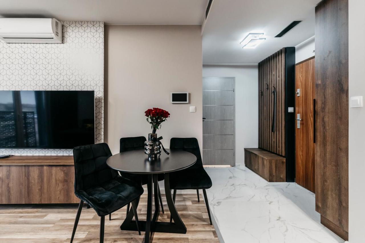 Apartamenty Park City Ostrow Wielkopolski Bagian luar foto