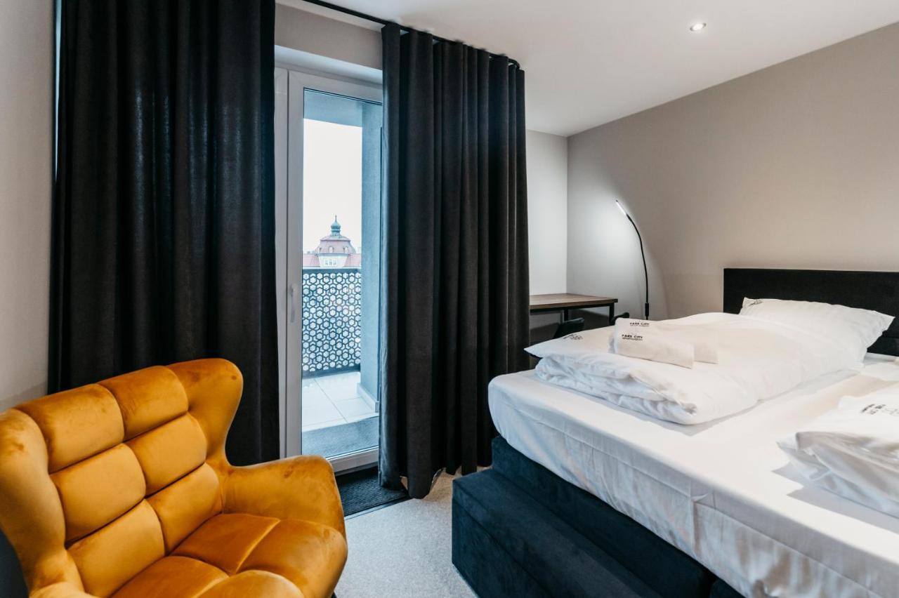 Apartamenty Park City Ostrow Wielkopolski Bagian luar foto