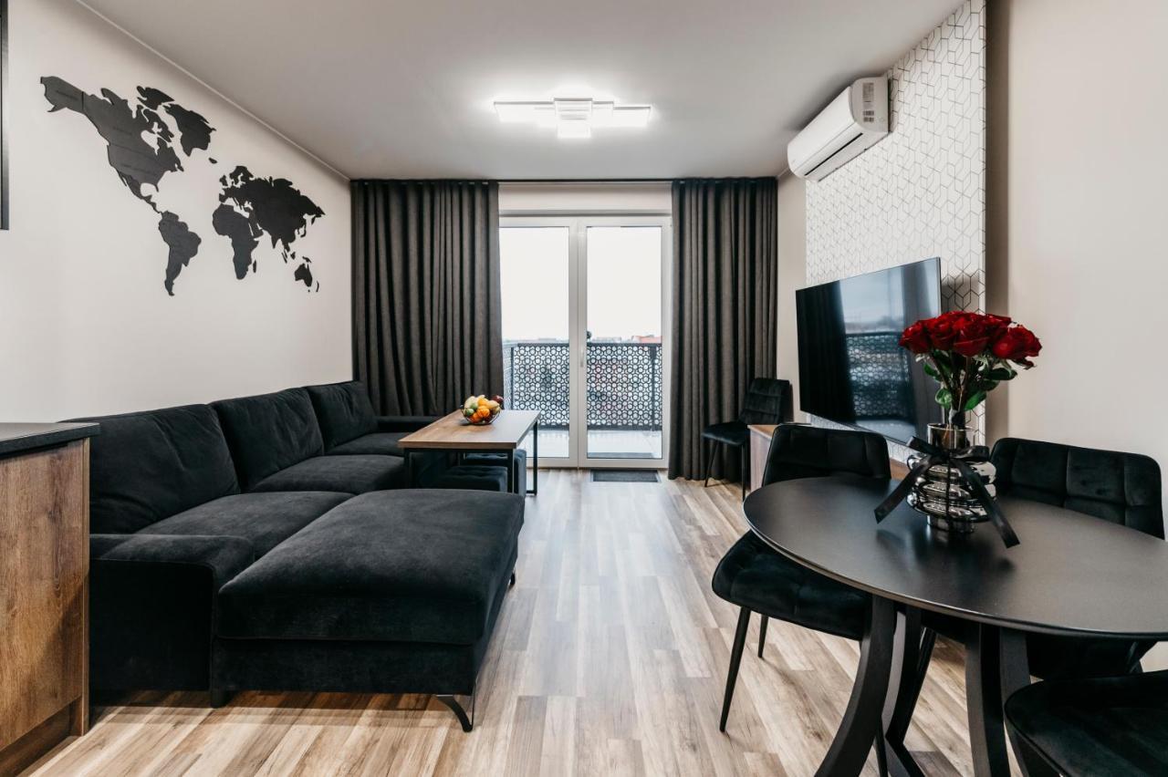 Apartamenty Park City Ostrow Wielkopolski Bagian luar foto