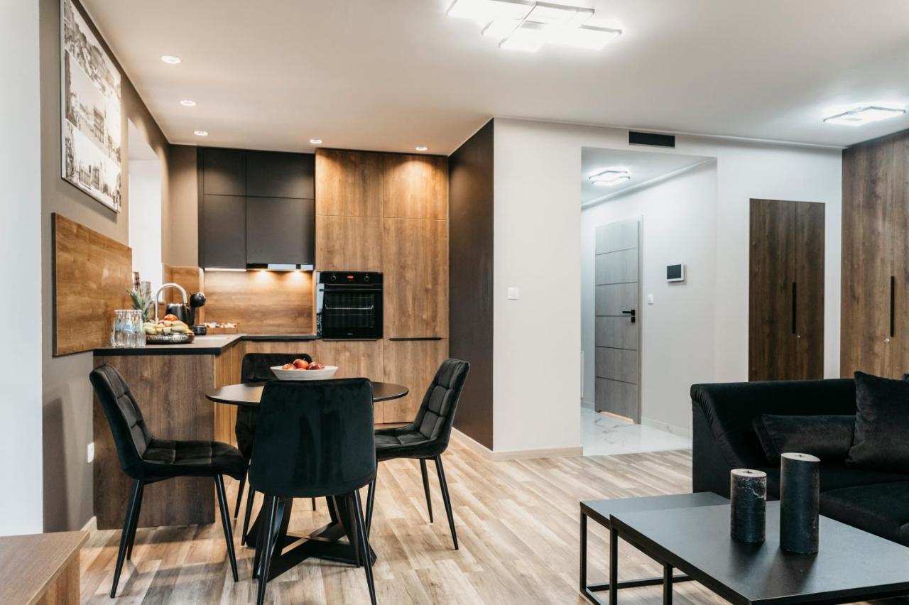 Apartamenty Park City Ostrow Wielkopolski Bagian luar foto