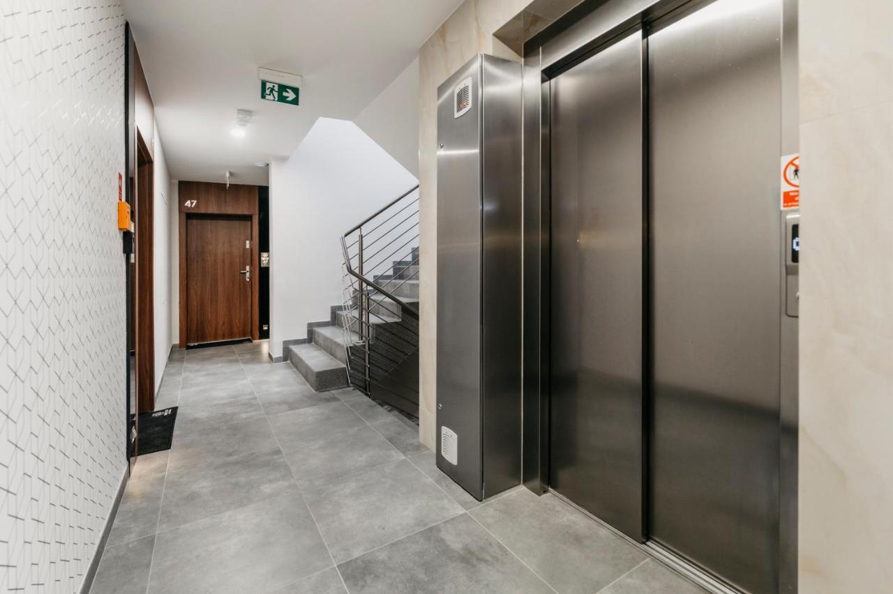 Apartamenty Park City Ostrow Wielkopolski Bagian luar foto